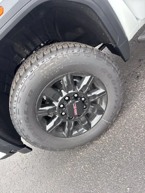 New 2026 Summit White GMC AT4 image 31