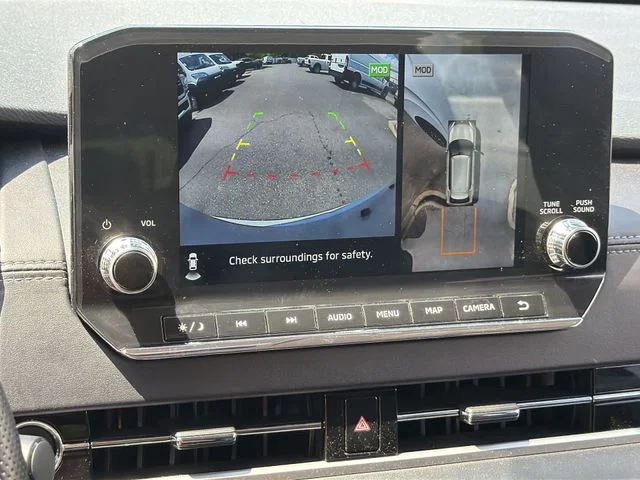 Used 2024 Silver Mitsubishi  image 12