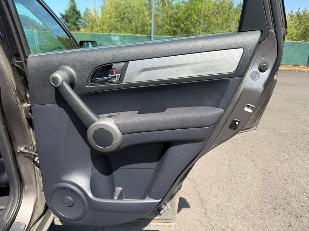 Used 2010 Urban Titanium Metallic Honda LX image 19