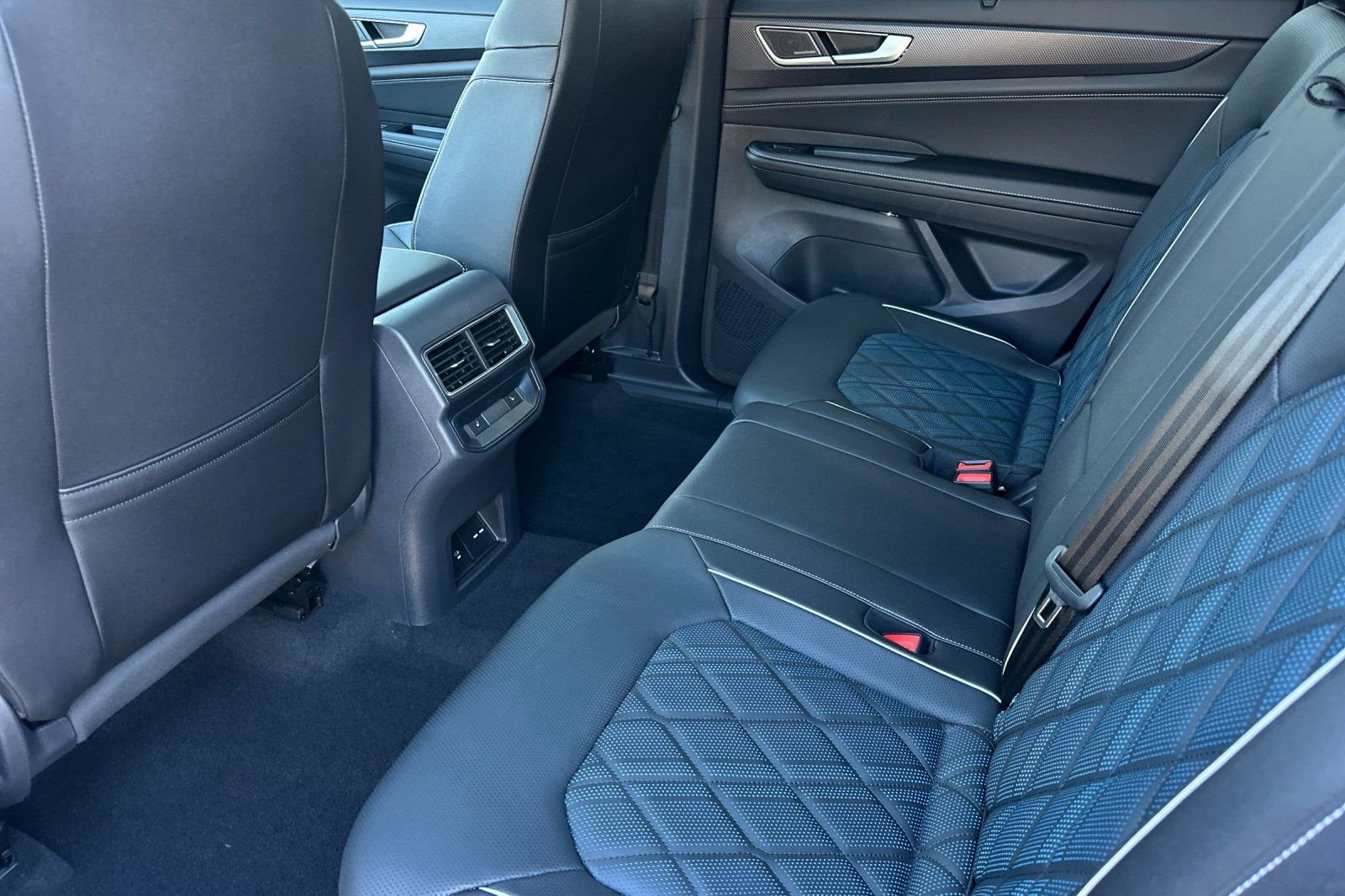 2026 Volkswagen Atlas Cross Sport SEL Premium R-LINE - Photo 12