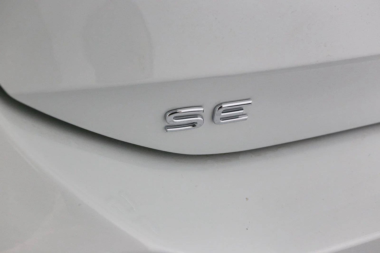 New 2026 Pure White Volkswagen SE image 10
