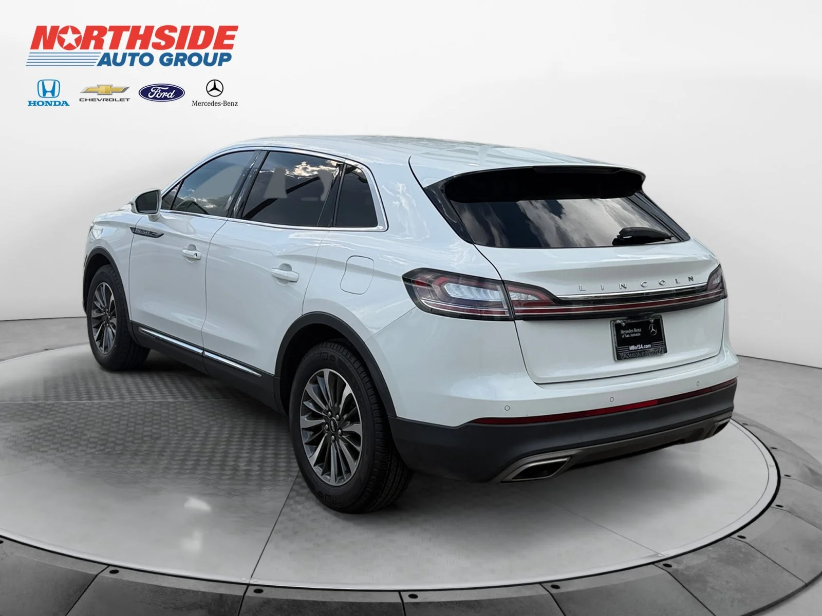 Used 2023 Pristine White Metallic Tri-Coat Lincoln Standard image 5