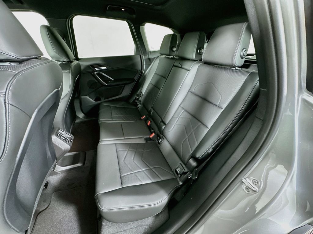 New 2027 Space Silver Metallic BMW xDrive28i image 17