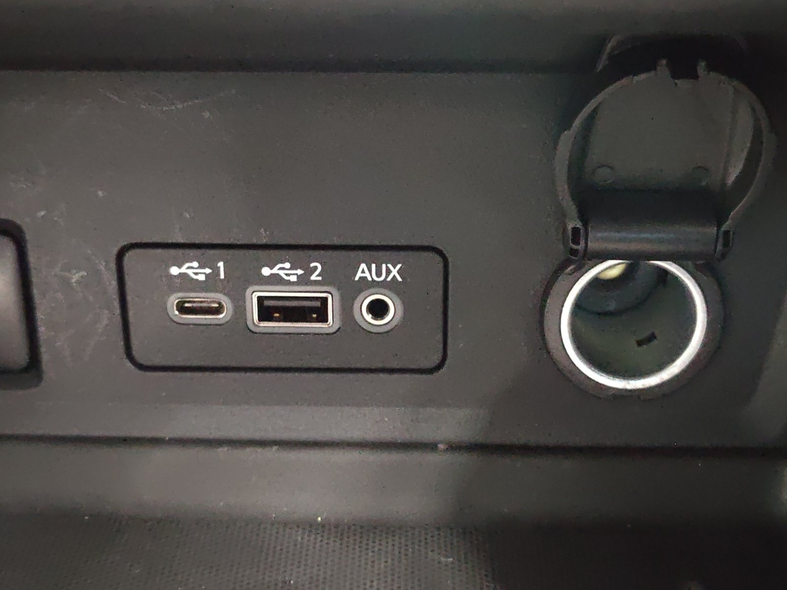 Used 2024 Aspen White Tricoat Nissan SV image 18