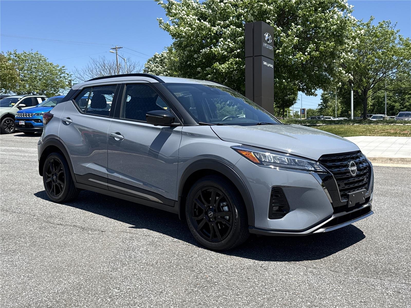 Used 2023 Boulder Gray Pearl Nissan SR image 2