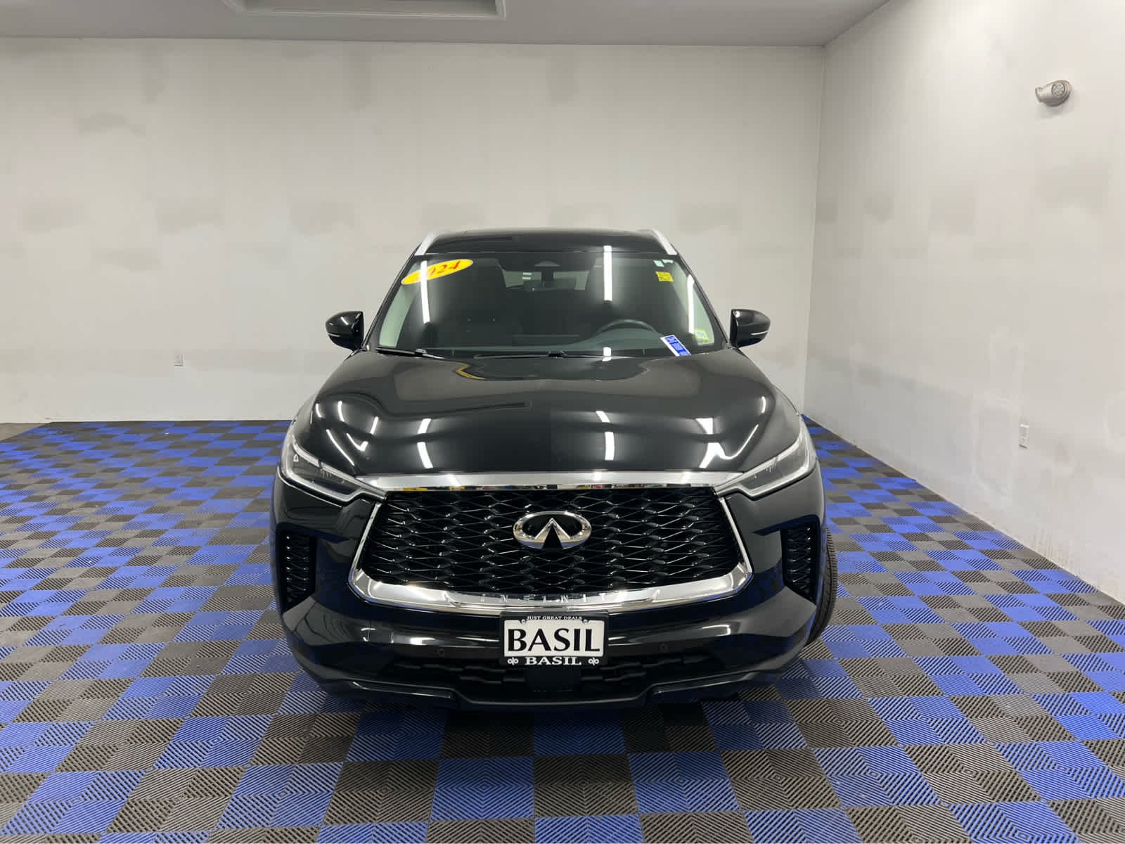 Used 2024 Mineral Black INFINITI LUXE image 14