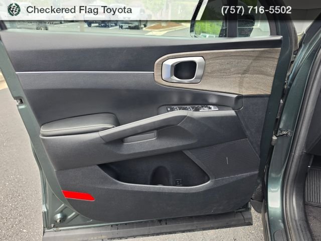 Used 2022 Aruba Green Kia S image 14