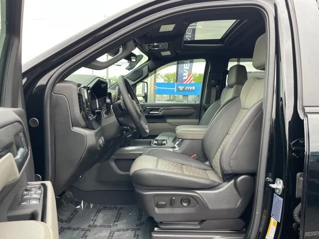 2025 Chevrolet Silverado 2500HD ZR2 - Photo 8
