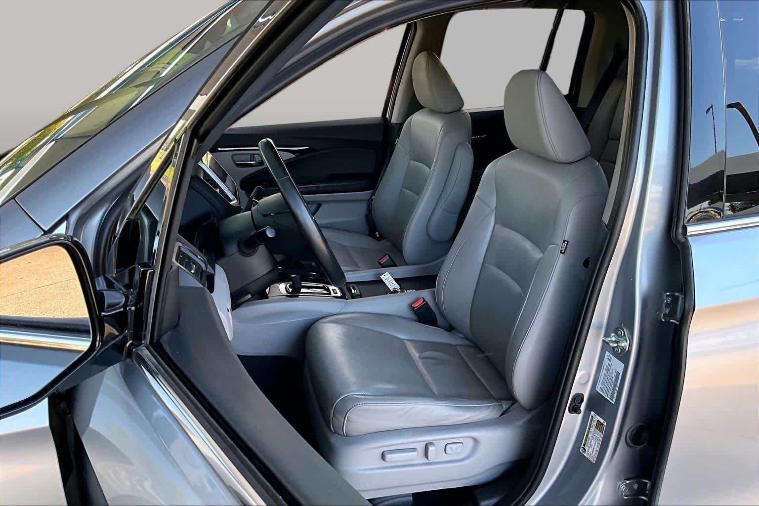 Certified Used 2019 Lunar Silver Metallic Honda RTL-E image 8