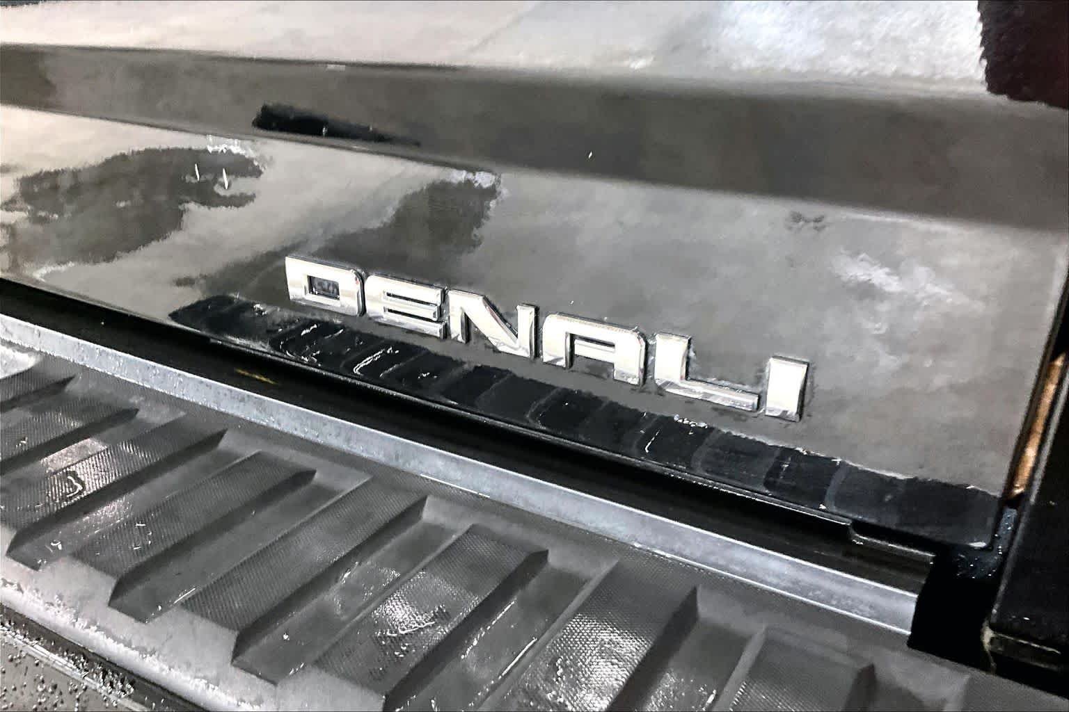 Used 2017 Onyx Black GMC Denali image 10
