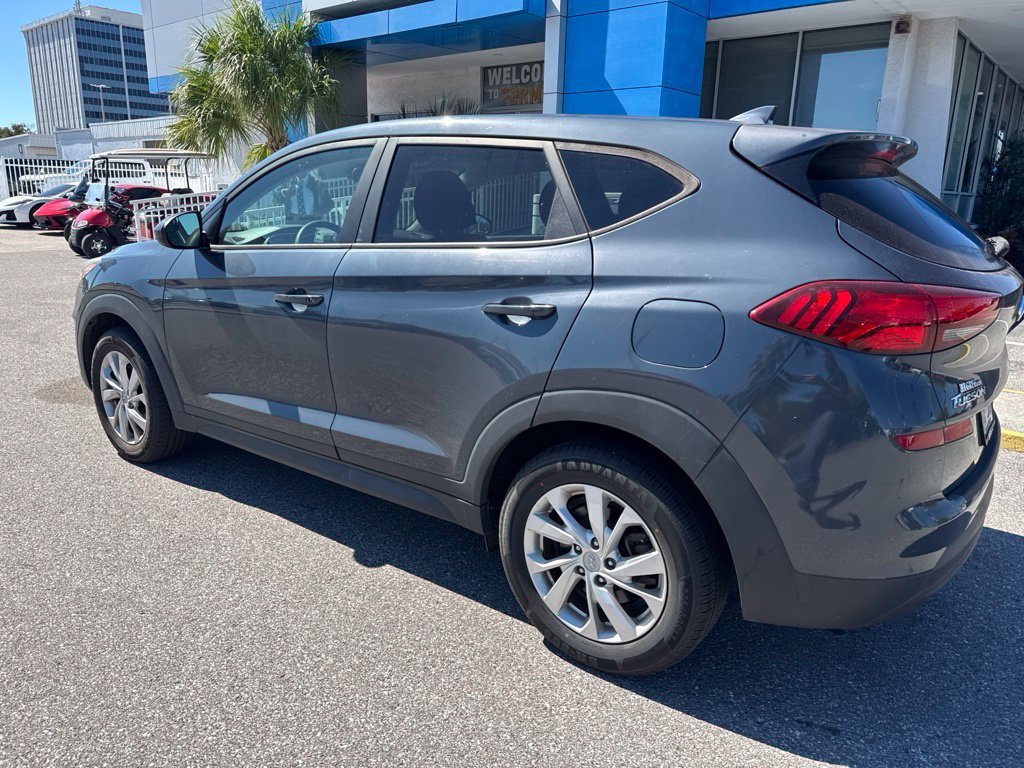 Used 2019 Blue Hyundai SE image 6