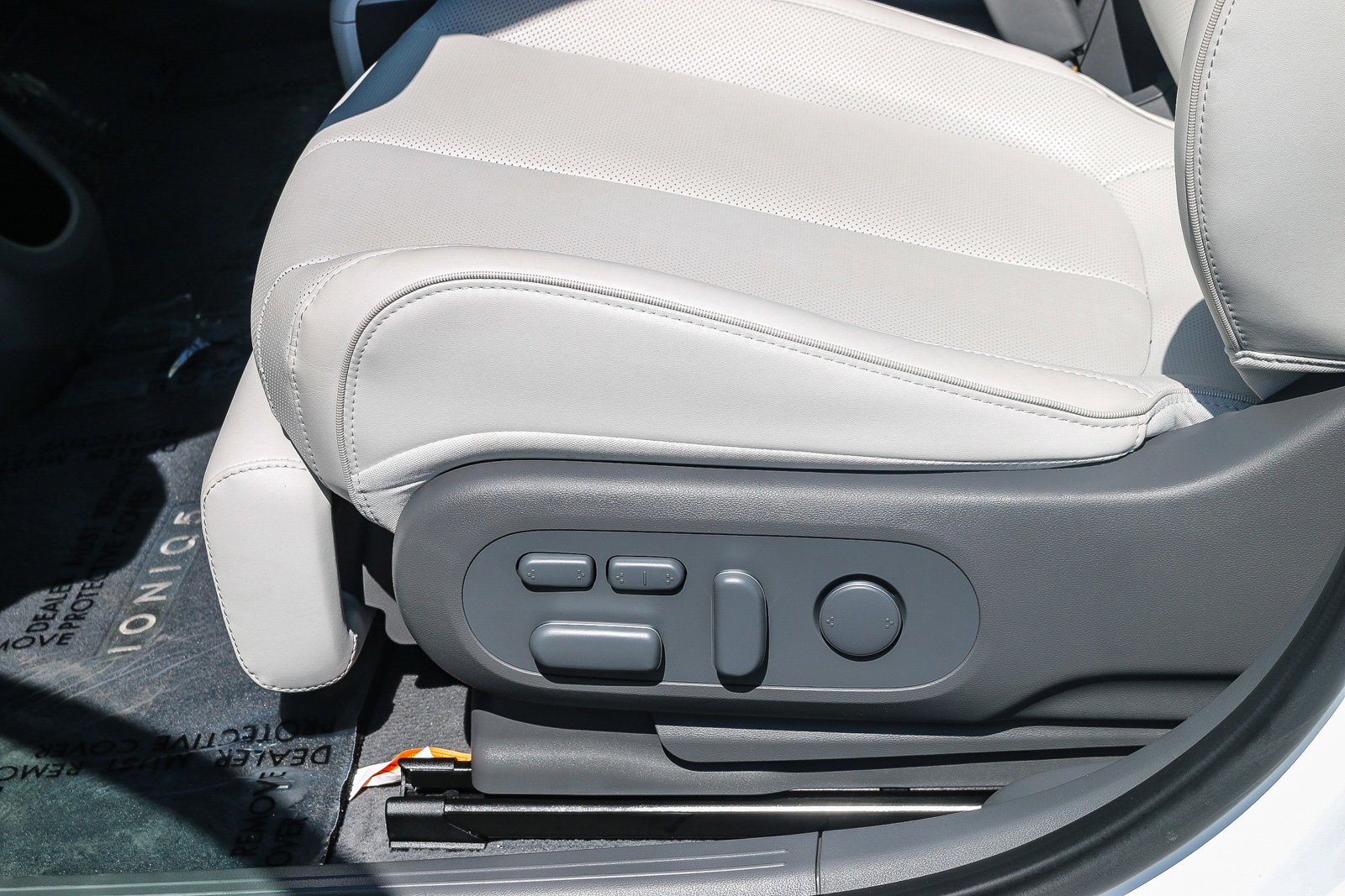 Certified Used 2024 Atlas White Hyundai Limited image 23