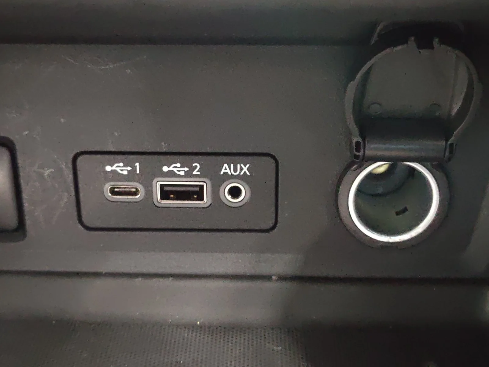 Used 2024 Aspen White Tricoat Nissan SV image 18