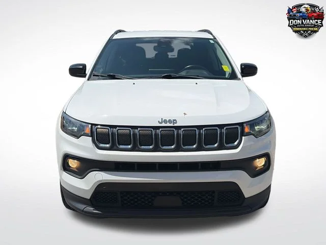 Used 2022 White Jeep Latitude Lux image 9