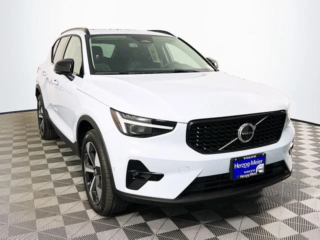 2026 Volvo XC40 B5 Plus Dark AWD's photo