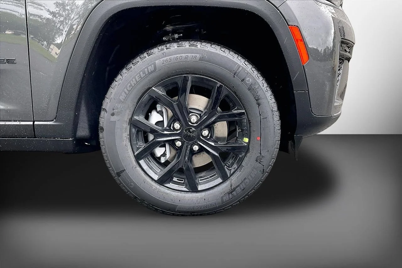 New 2026 Baltic Gray Metallic Clearcoat Jeep Altitude image 31