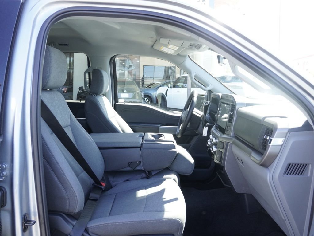 Used 2025 Silver Ford XLT image 16