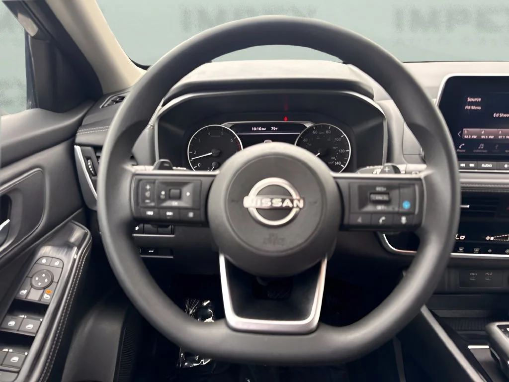 Used 2024 Gray Nissan SV image 12