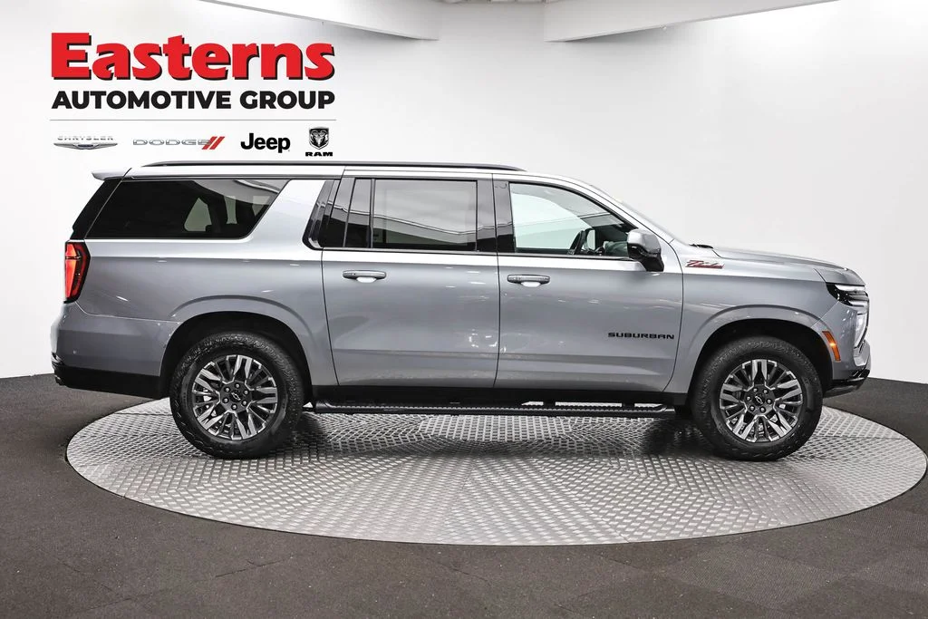 Used 2025 Gray Chevrolet Z71 image 4