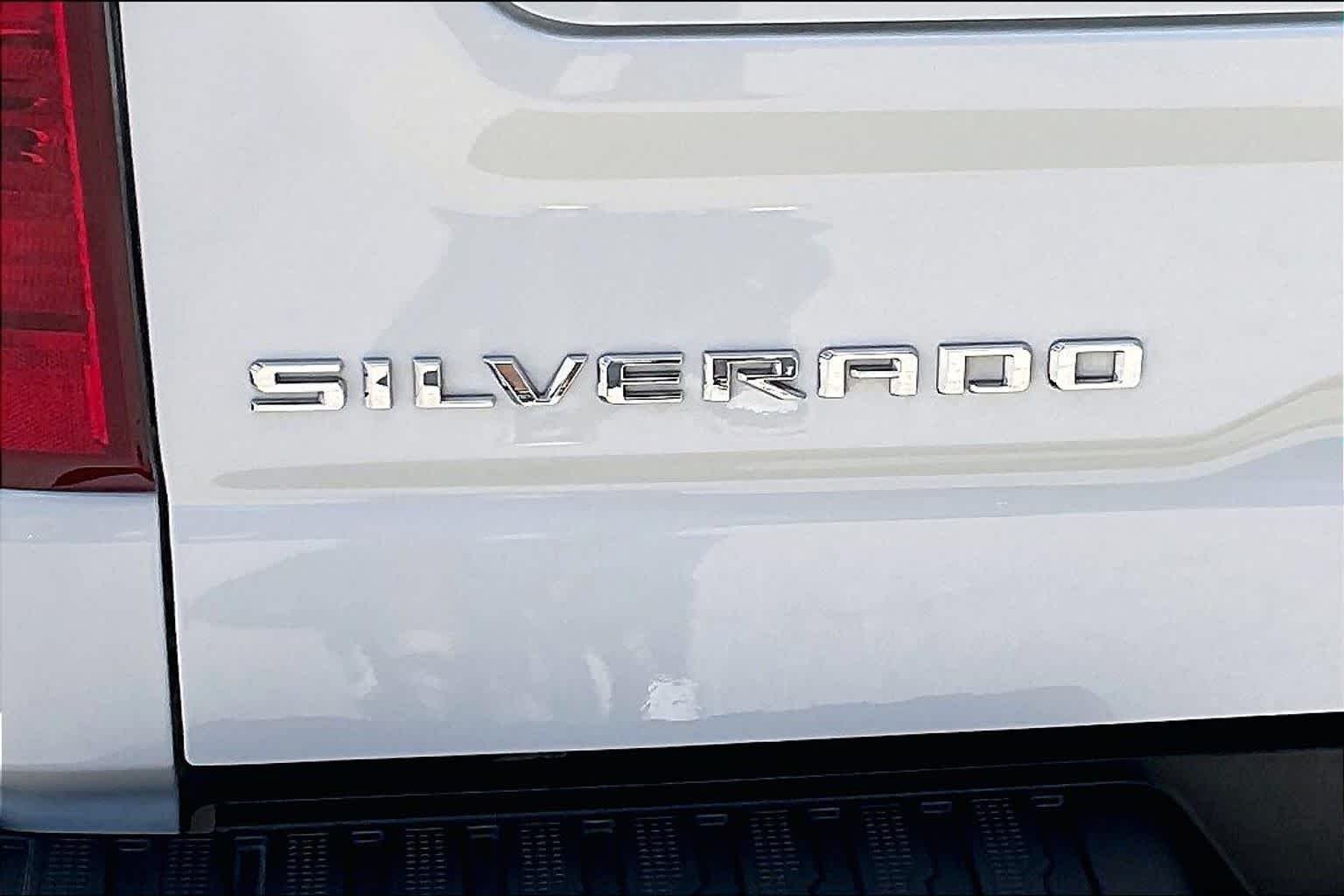 Used 2025 Summit White Chevrolet Custom image 32