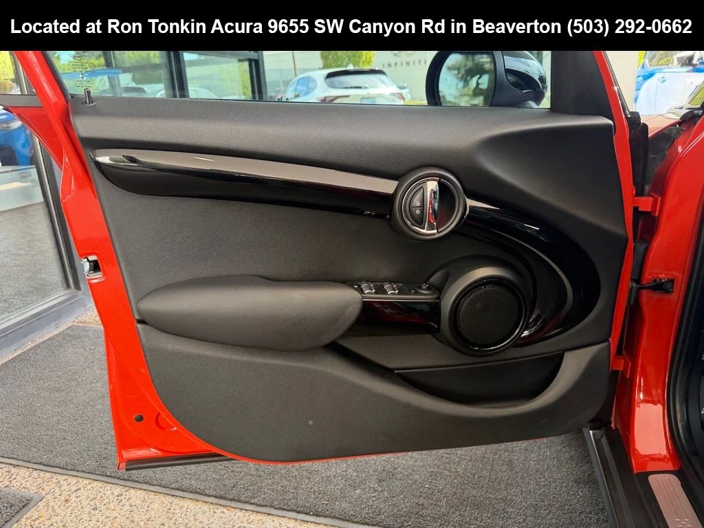 Used 2019 Solaris Orange Metallic MINI Classic image 11
