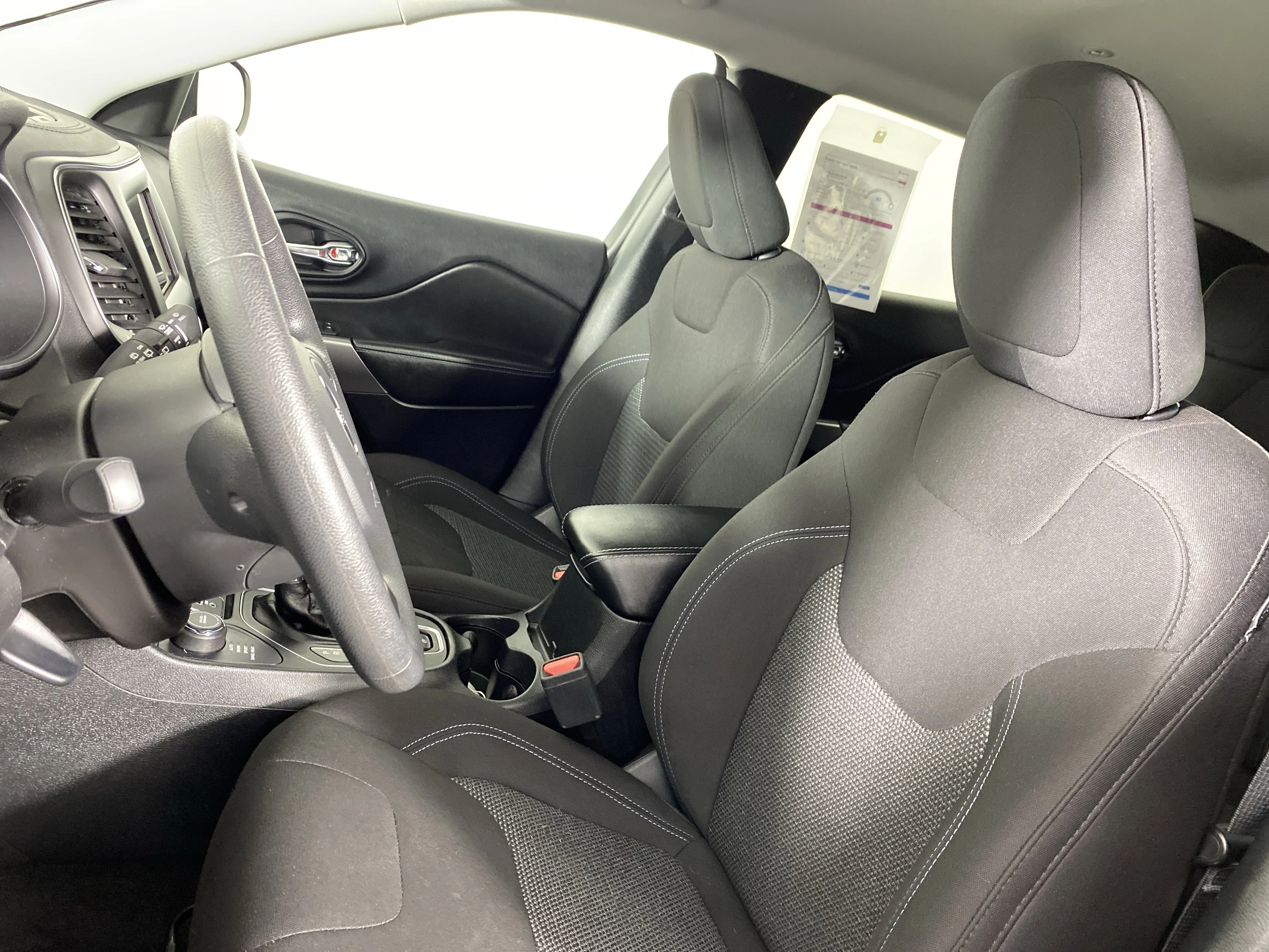 Used 2019 Light Brownstone Pearlcoat Jeep Latitude image 16