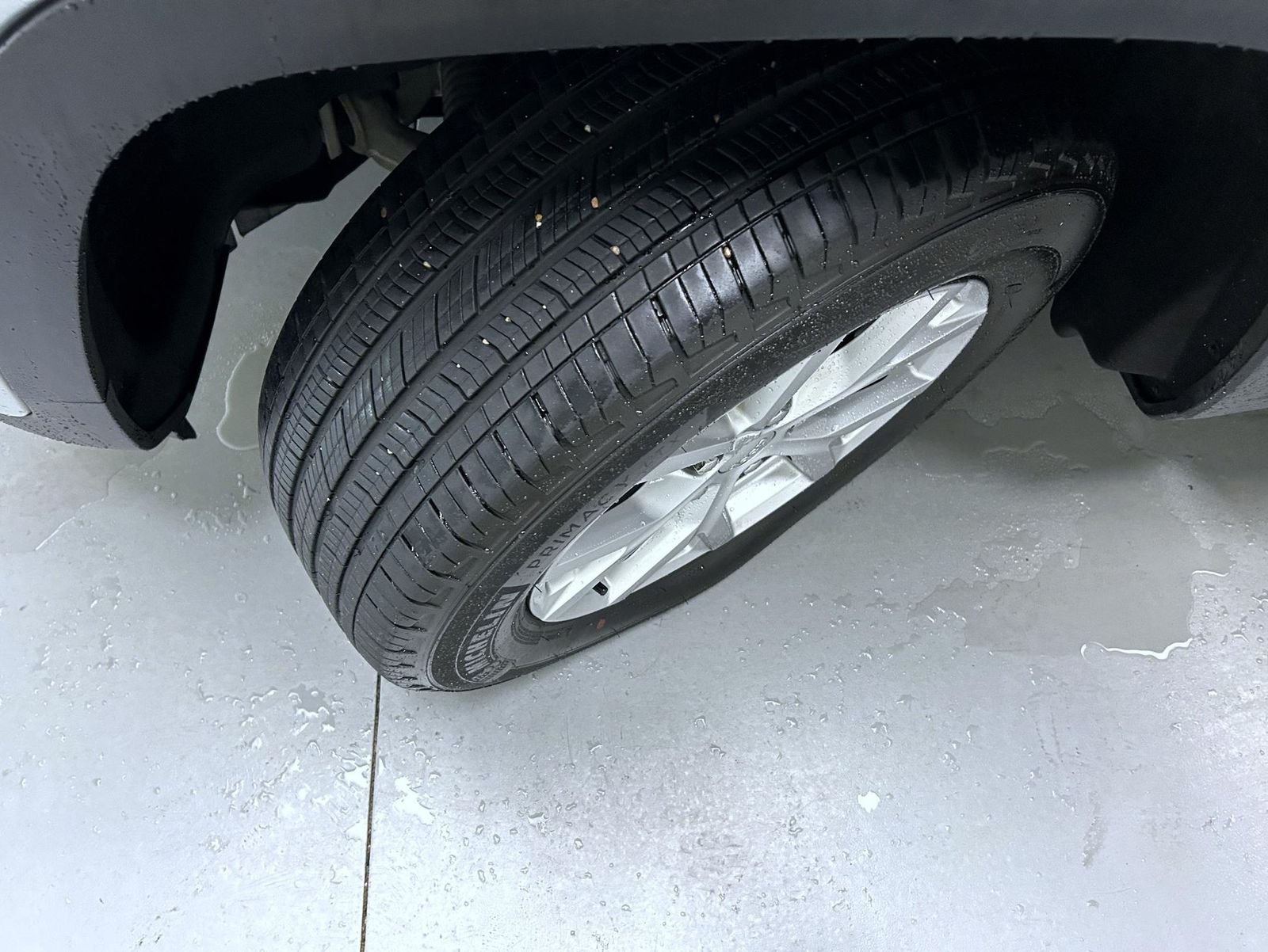 Used 2023 Silver Jeep Limited image 23