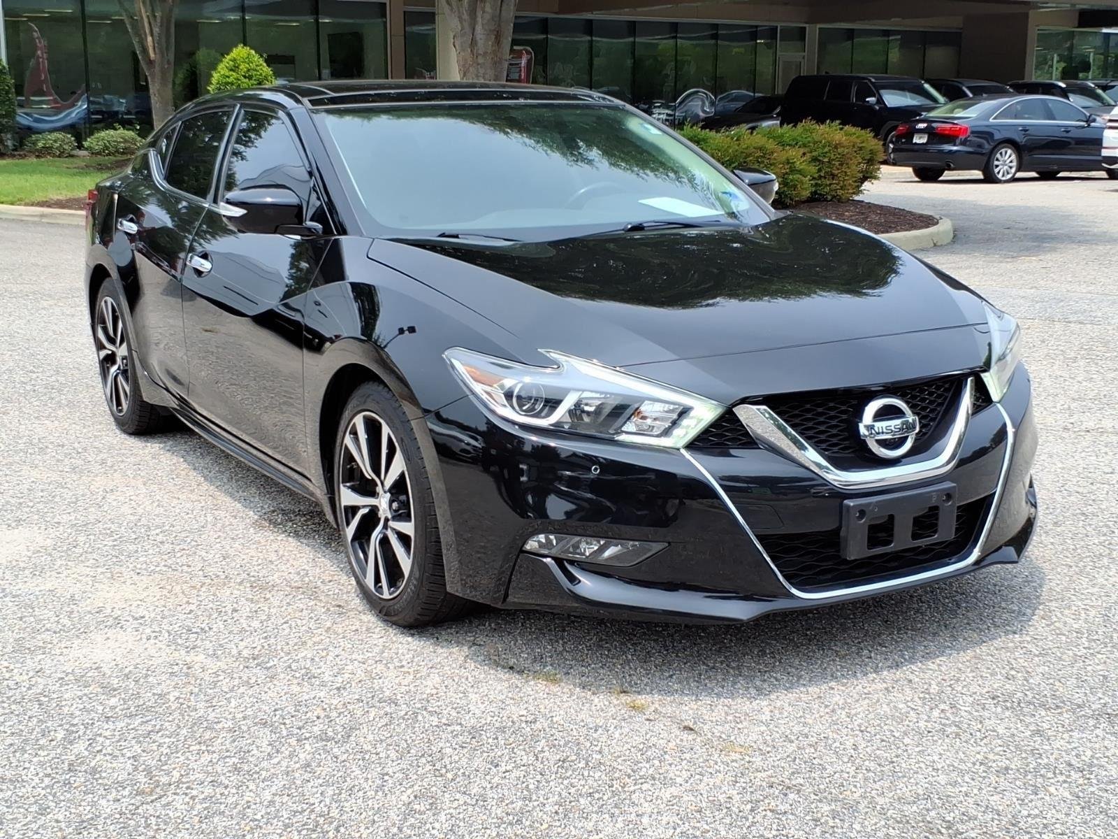 Used 2018 Super Black Nissan Platinum image 5