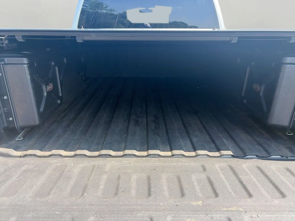 Used 2018 Silver GMC SLT image 7