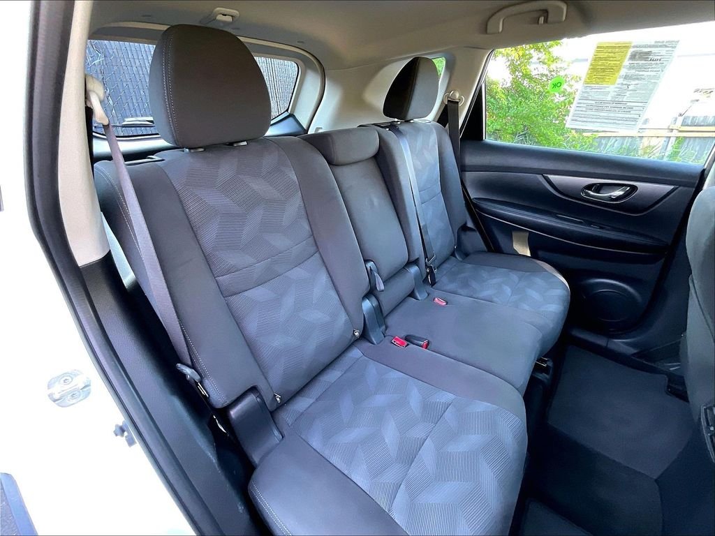 Used 2015 Glacier White Nissan S image 16