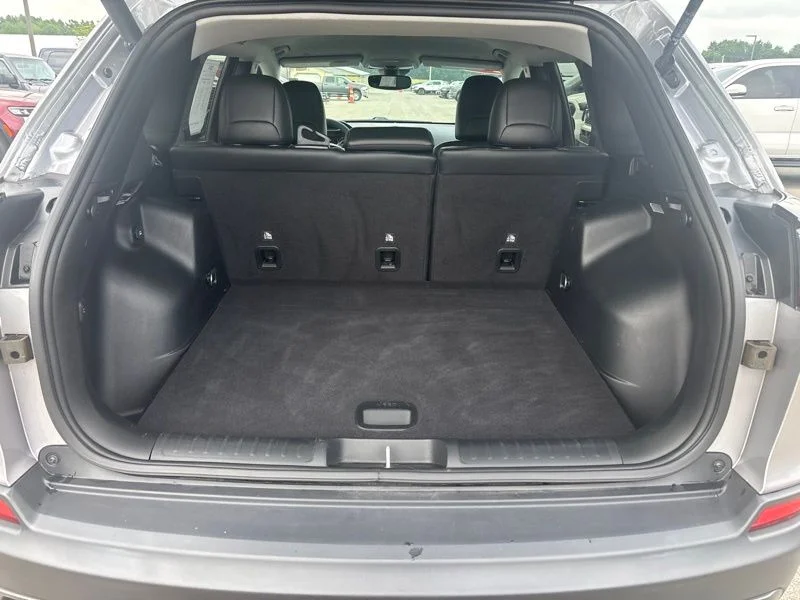 Used 2022 Silver Jeep Trailhawk image 10