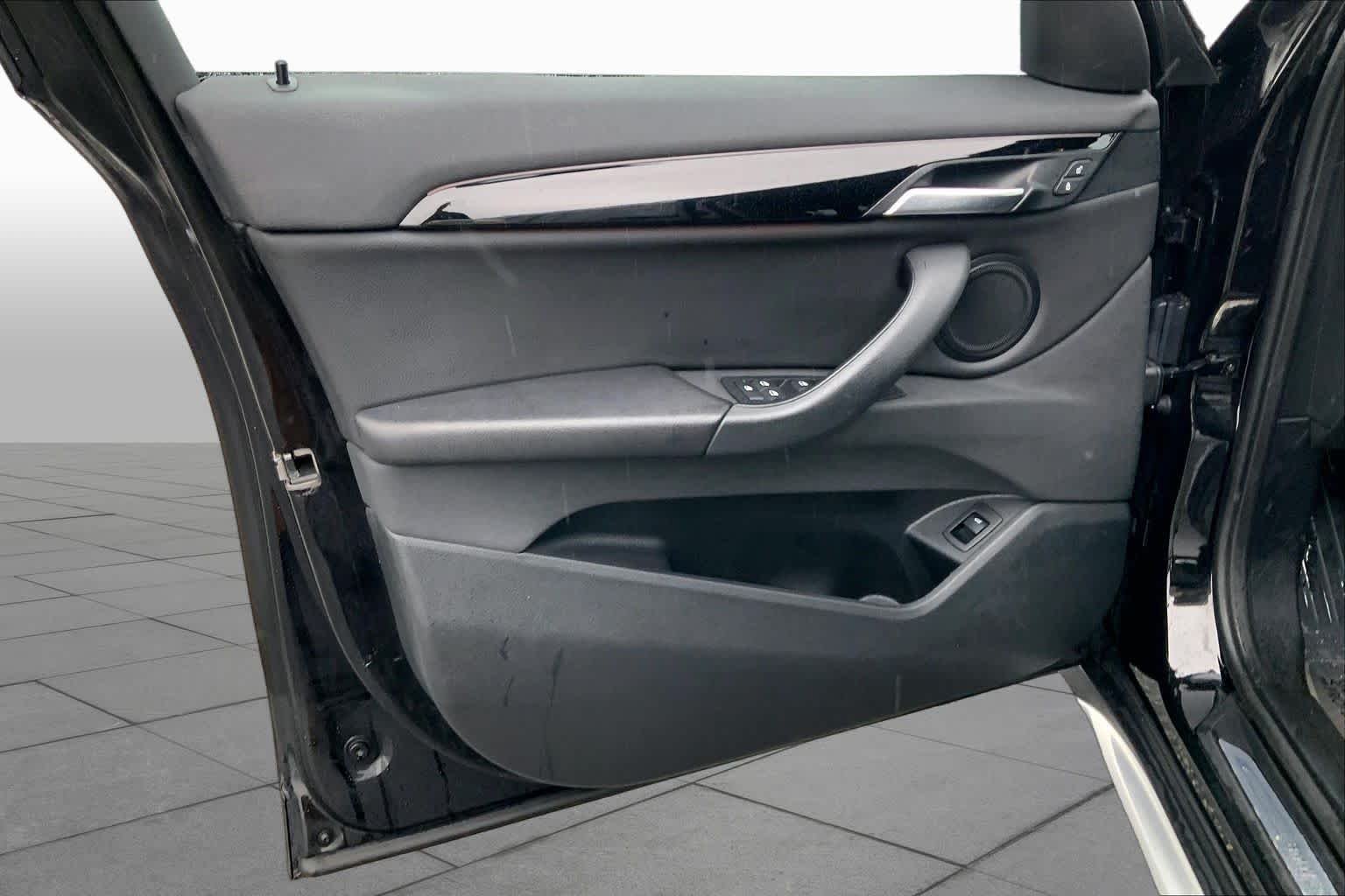 Used 2022 Jet Black BMW xDrive28i image 21