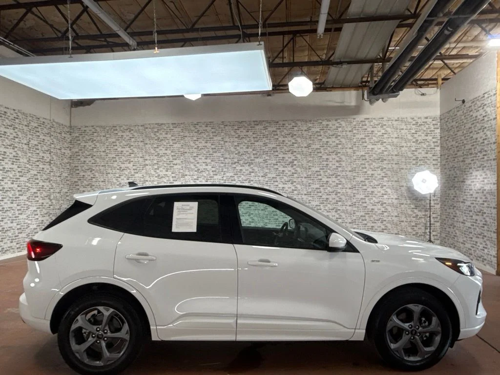 Used 2023 Oxford White Ford ST-Line Select image 8