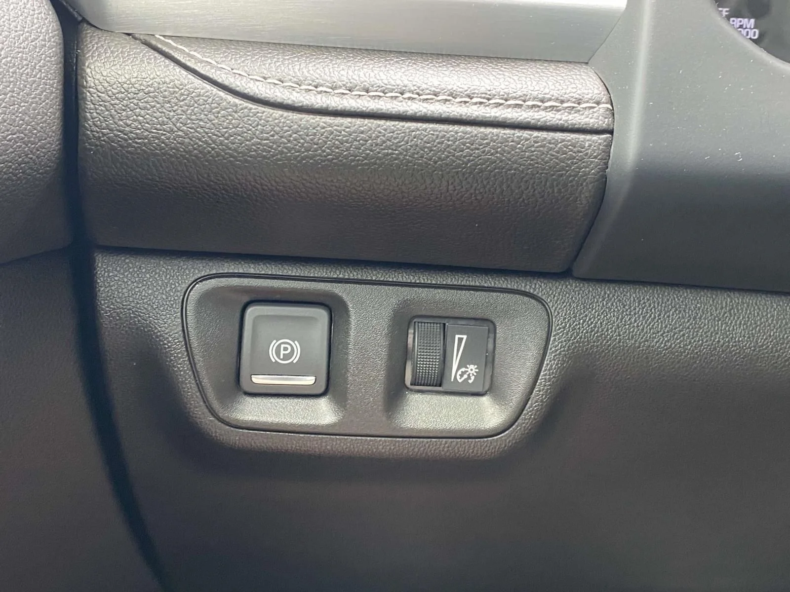Used 2023 Silver GMC SLE image 28