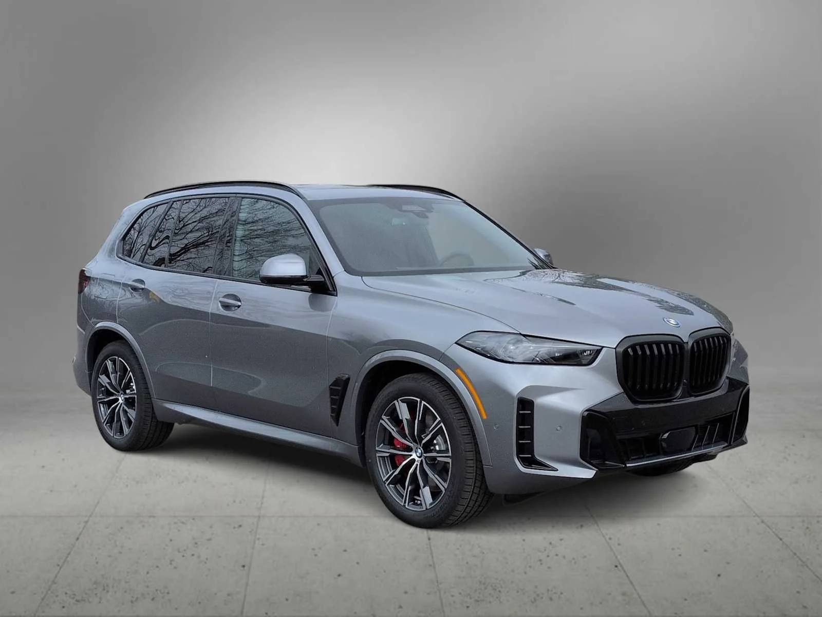 New 2026 Skyscraper Grey Metallic BMW xDrive50e image 2