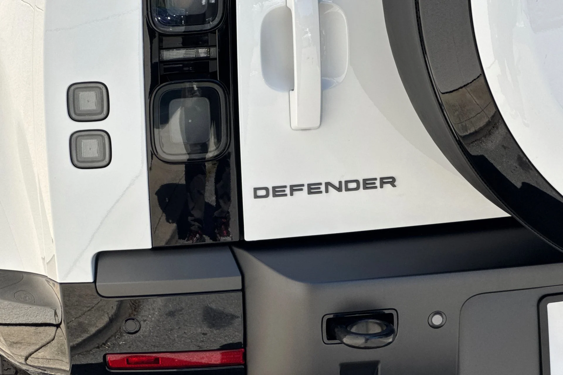 New 2026 Fuji White Land Rover X-Dynamic SE image 12