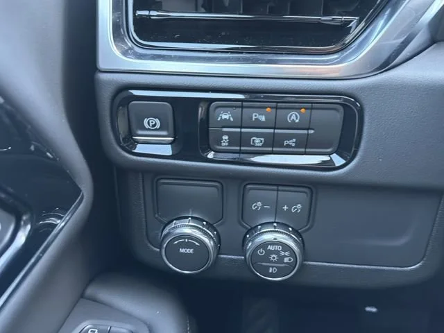 New 2026 Summit White GMC Elevation image 28