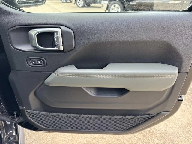 New 2026 Black Jeep Mojave X image 15