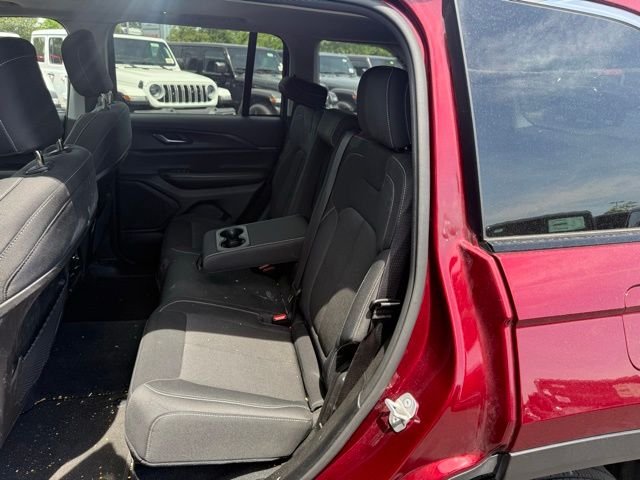 Certified Used 2023 Velvet Jeep Laredo image 9