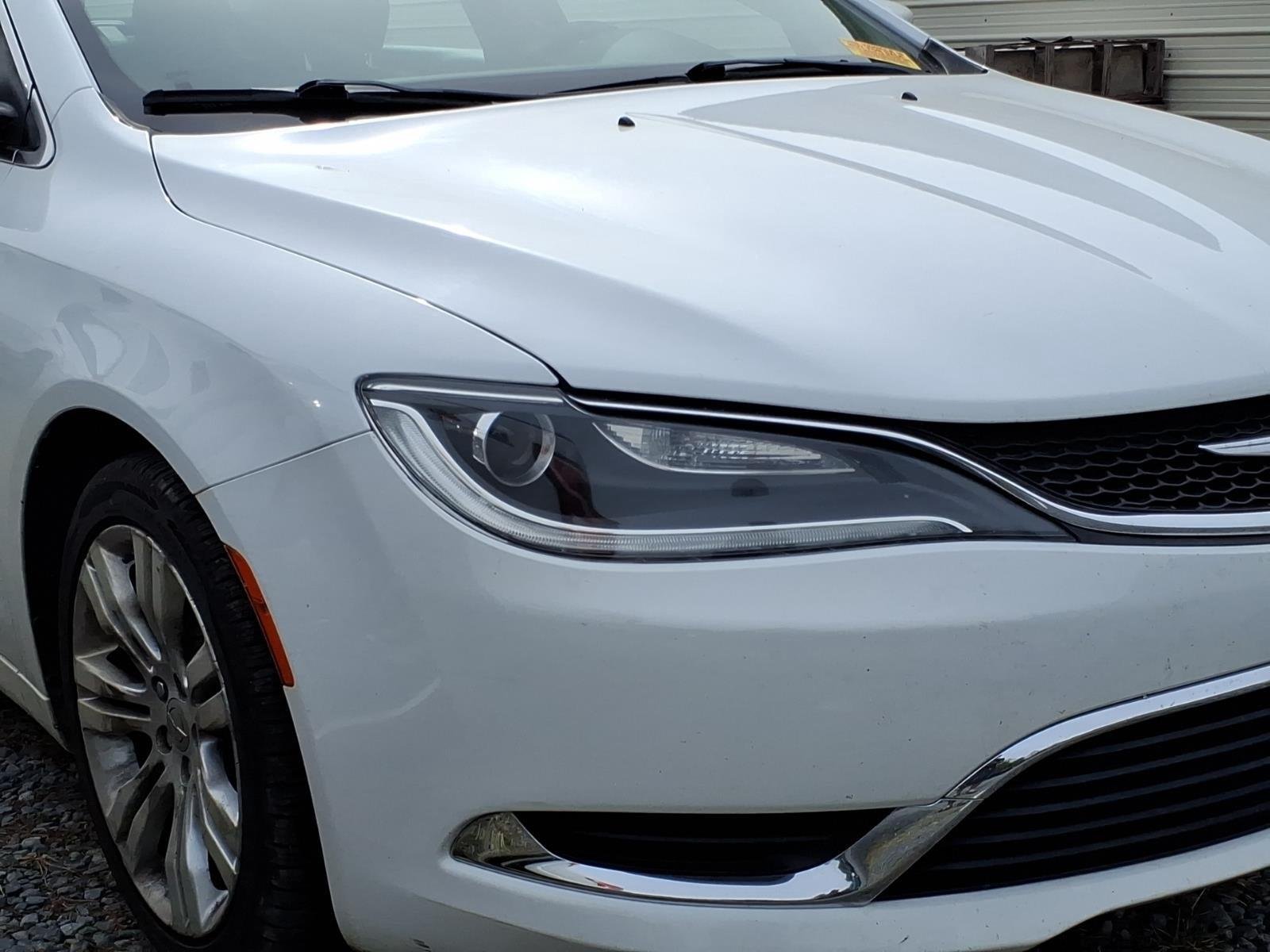 Used 2015 Bright White Clearcoat Chrysler Limited image 6