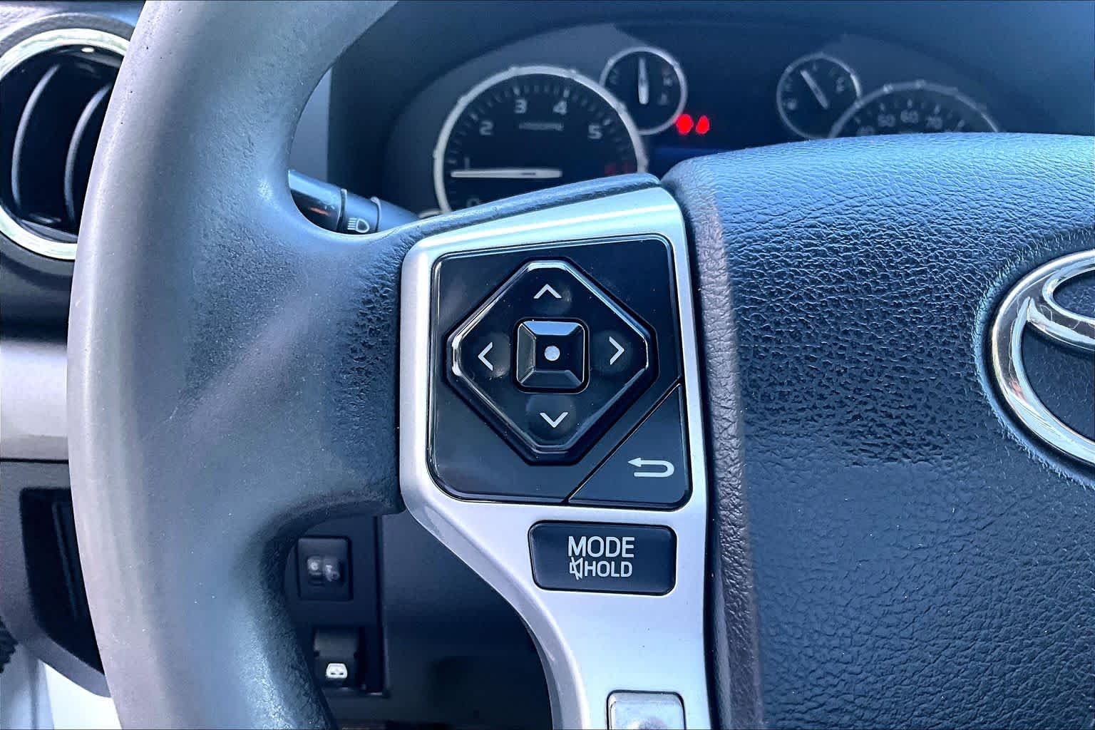 Used 2015 Super White Toyota SR5 image 21