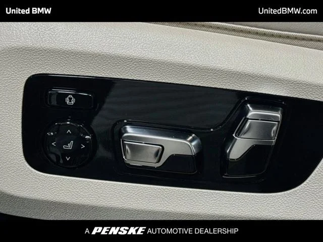 New 2027 Mineral White Metallic BMW X7 image 4