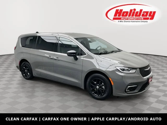 2025 Chrysler Pacifica Select's photo