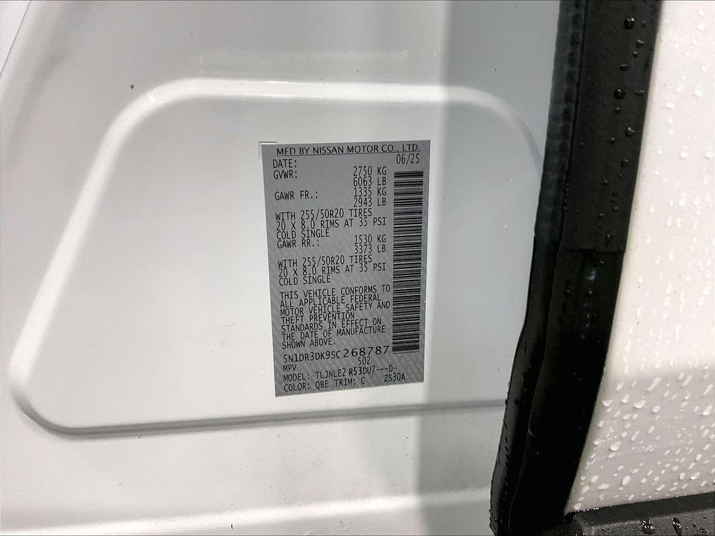 Used 2025 Everest White Pearl/Black Nissan Platinum image 36