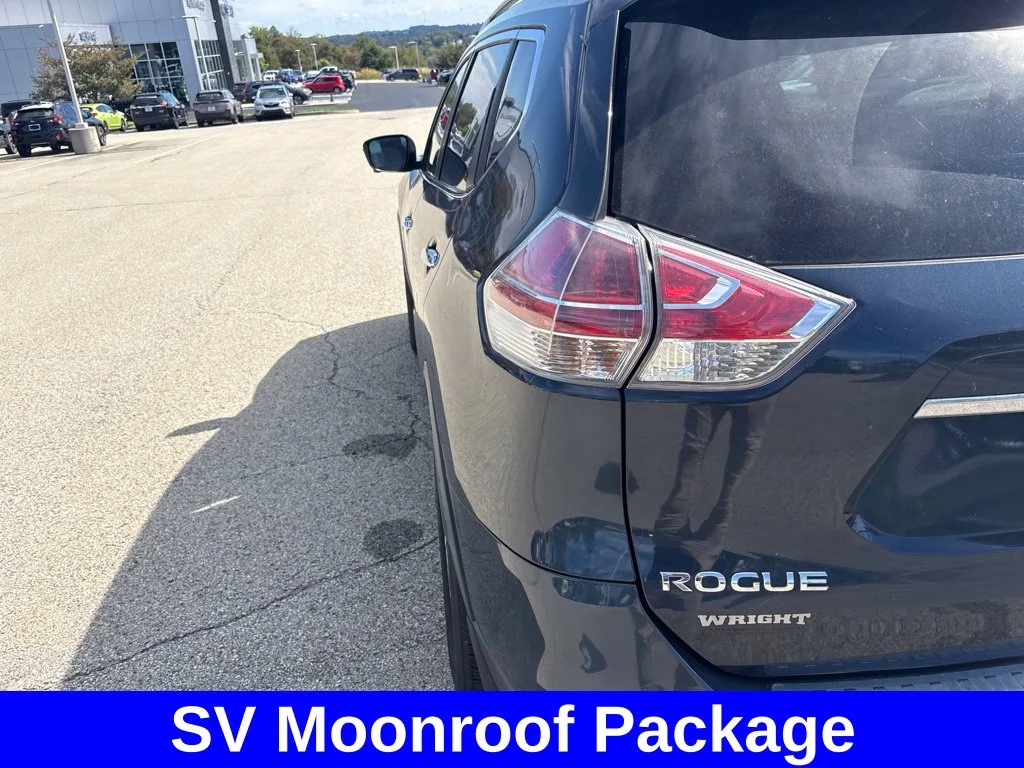 Used 2016 Blue Nissan SV image 4