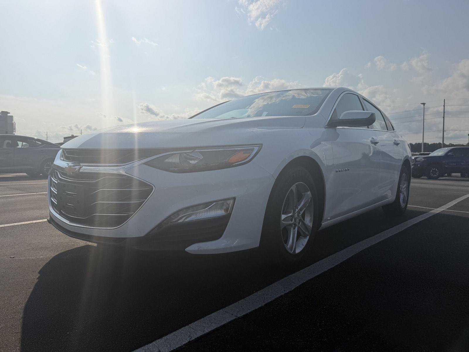 Used 2022 Summit White Chevrolet LT image 15