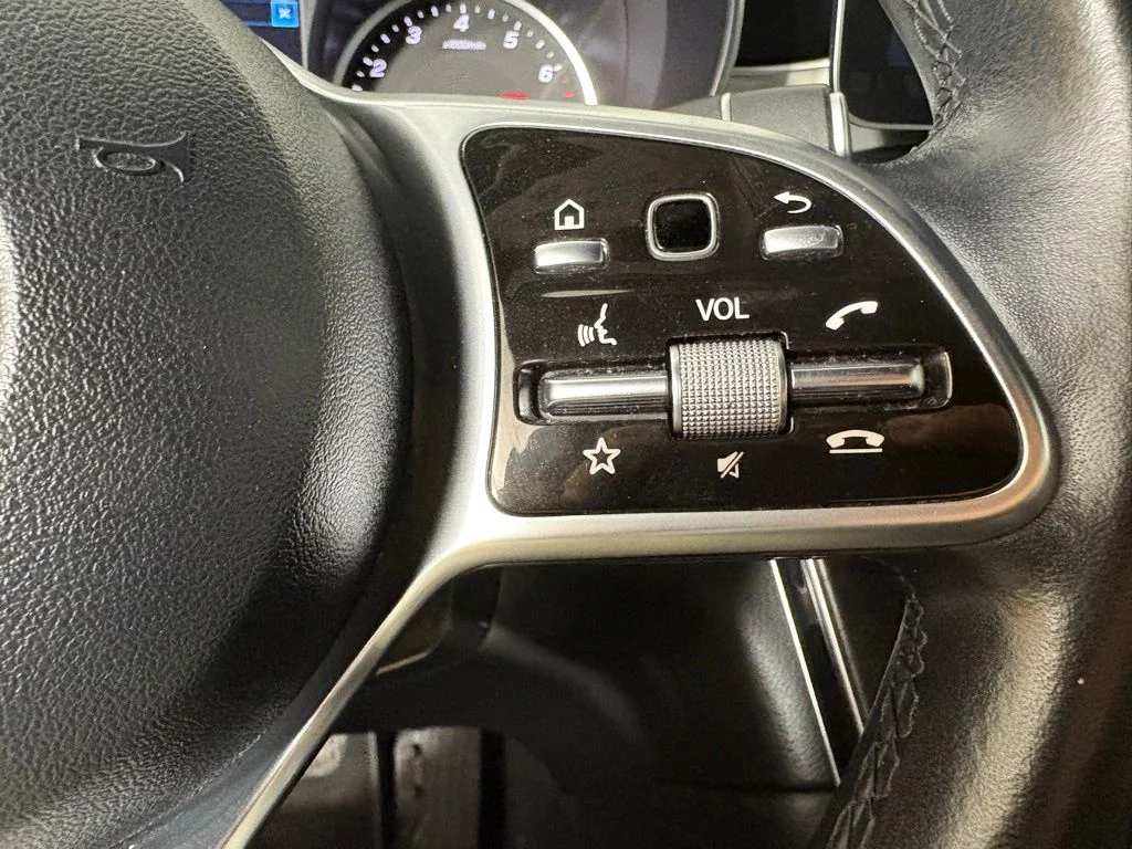 Used 2022 Black Mercedes-Benz GLC 300 image 25