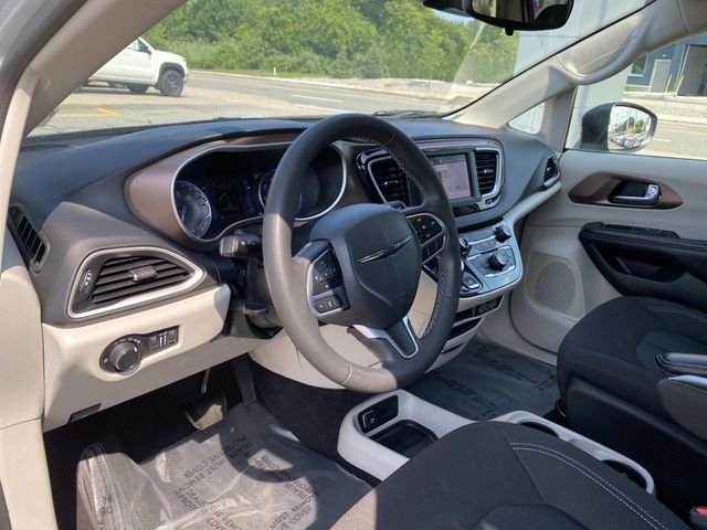 Used 2023 Silver Chrysler LX image 33