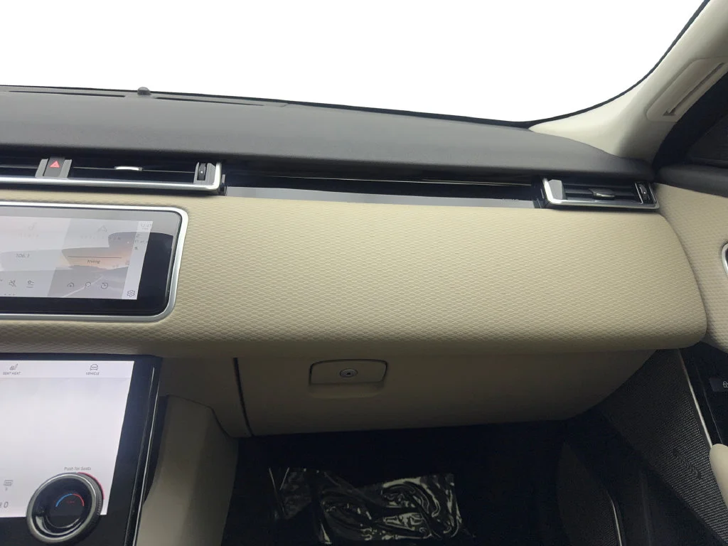 Used 2023 White Land Rover R-Dynamic S image 62