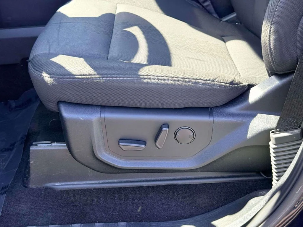 Used 2019 Black Ford XLT image 12